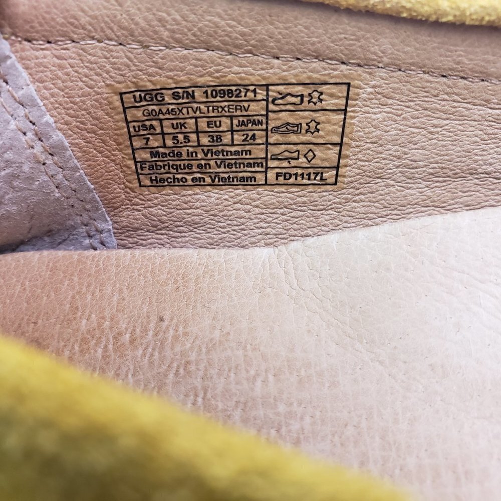 Ugg Australia Clair Womens Sz 7 Yellow Suede Slip On Driving Moc Toe Loafer Shoe - Picture 11 of 11